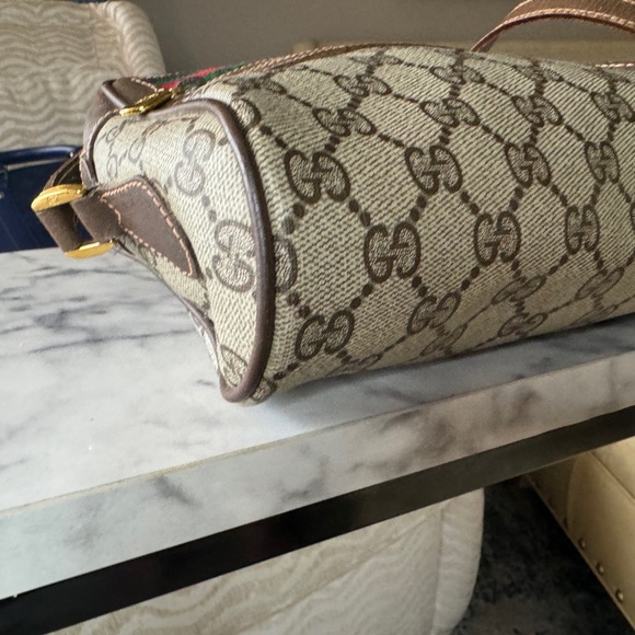 Authentic Gucci vintage web cherry line
crossbody, original strap & certificate - Picture 5 of 11